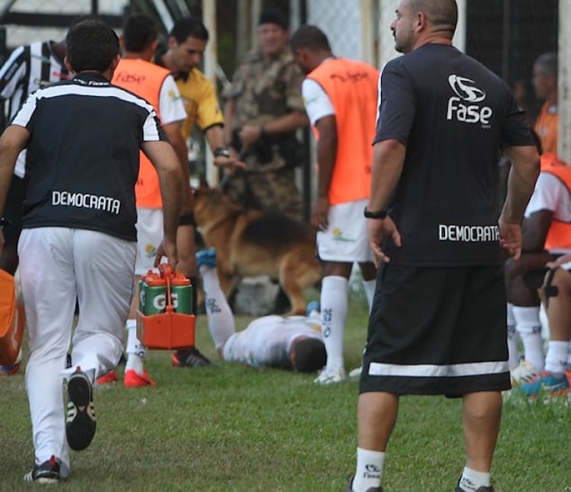 Democrata's medical staff rush to help Joao Paulo after the dog attack